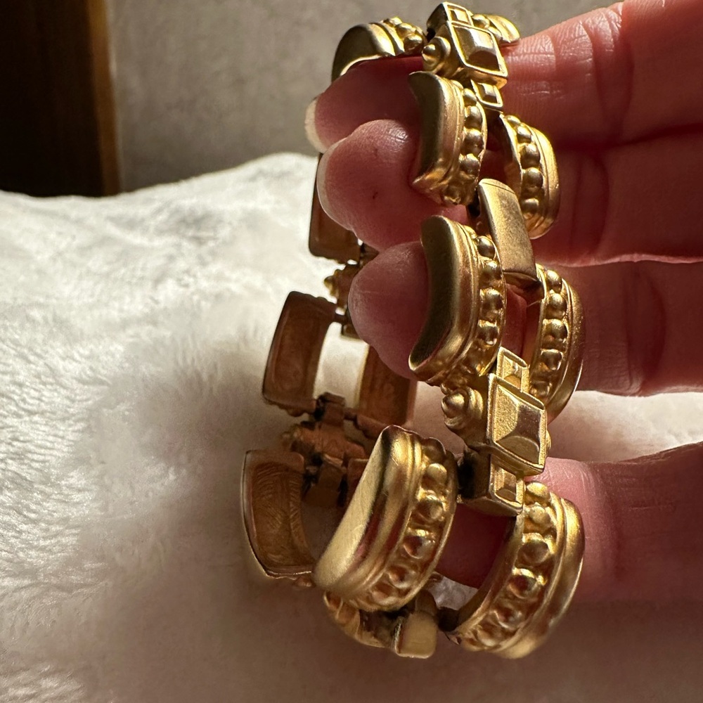 Elegant Gold Greek style braclet - Picture 4 of 5